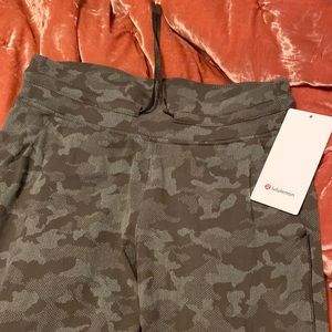 Lululemon ready to rulu camo jogger